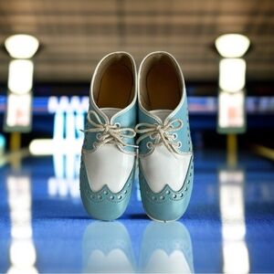 Vintage Brunswick Bowling Shoes Blue White Leather Ladies Saddle Oxford Shoes, 6